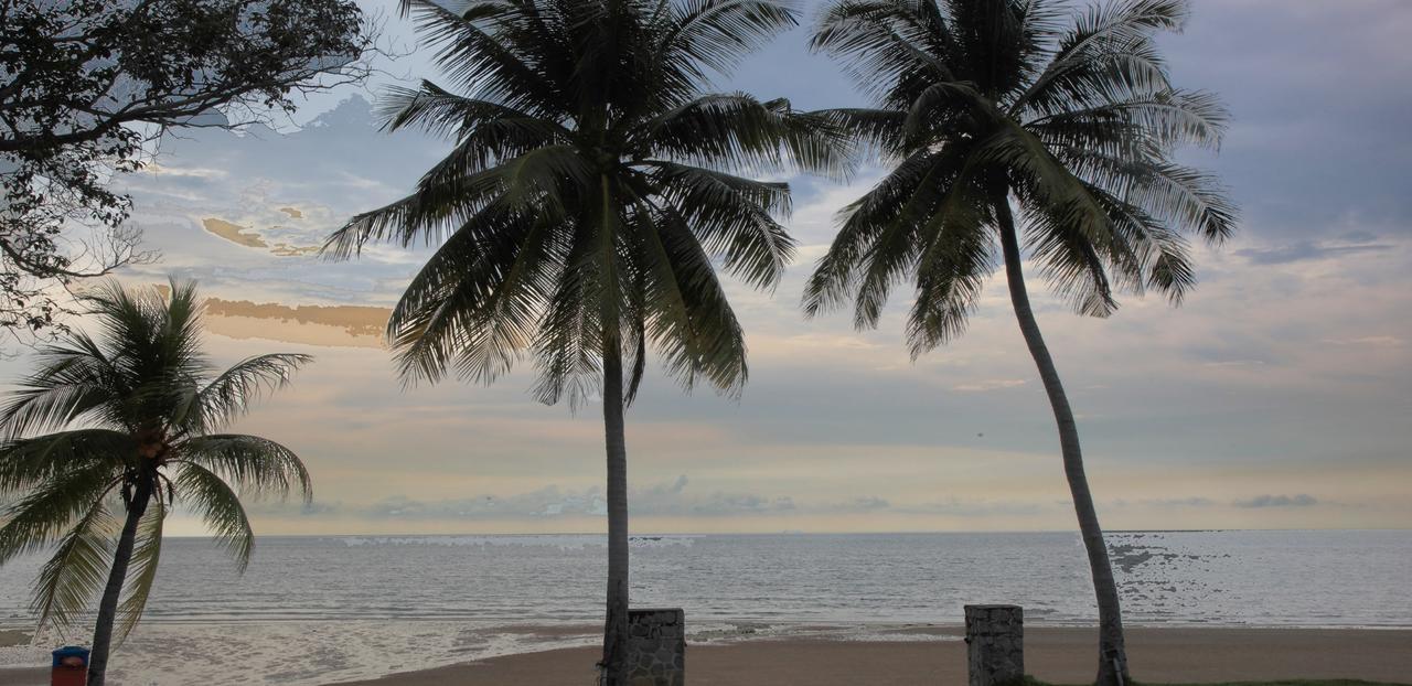 Akar Beach Resort Port Dickson Zewnętrze zdjęcie